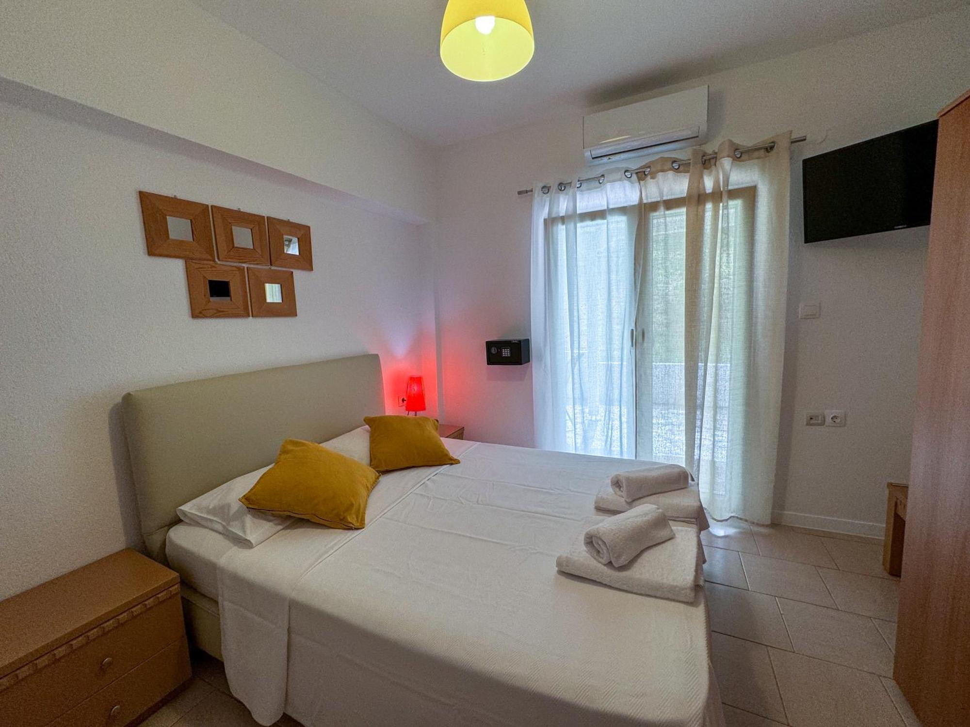 Makis House Hotel Nikiti  Exterior photo
