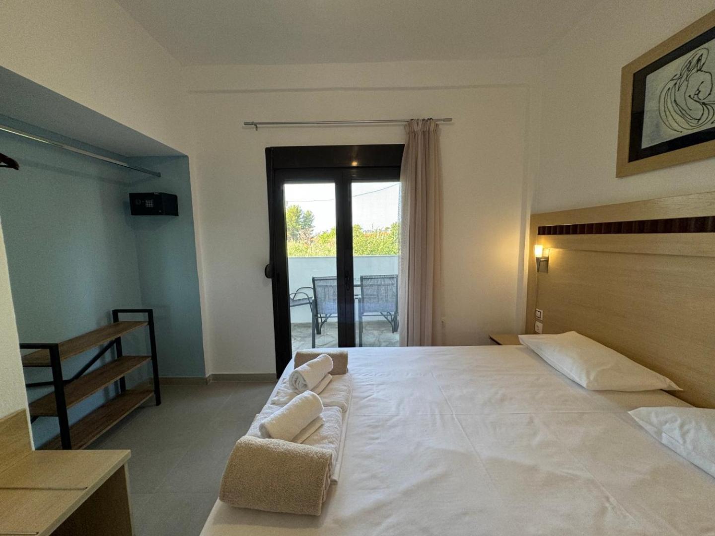 Makis House Hotel Nikiti  Exterior photo